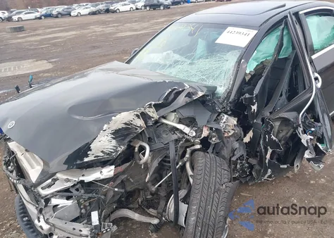 2021 Mercedes-Benz C 300 4Matic z USA, uszkodzony, nr VIN W1KWF8EB2MR618705